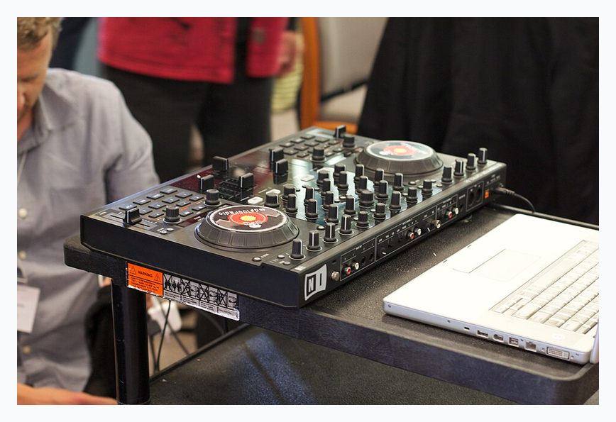 Native Instruments Traktor Kontrol S4 MK3
